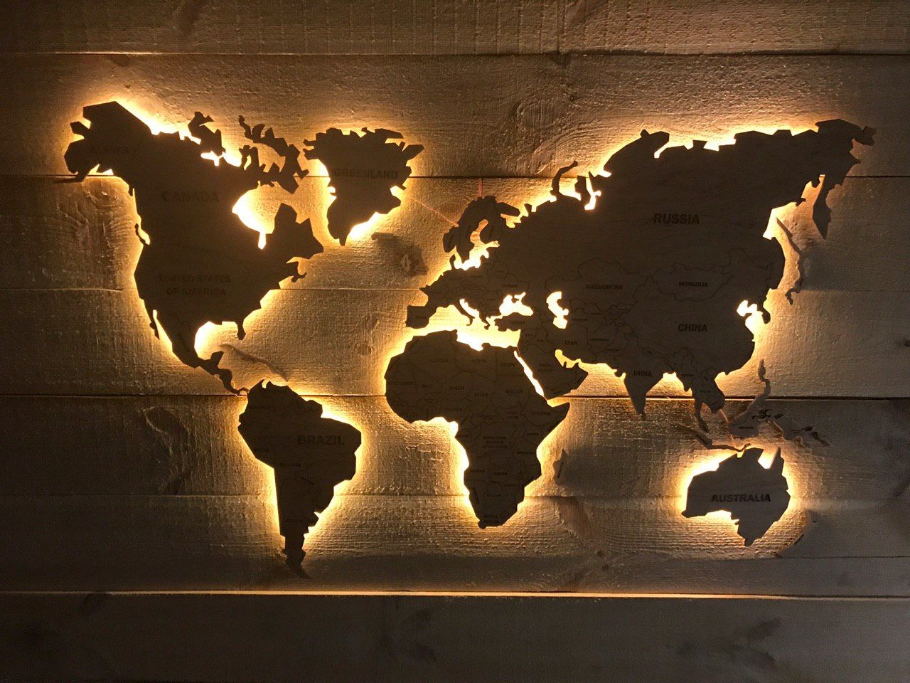 Декоративные LED карты мира и Украины на стену с подсветкой по индивидуальному заказу