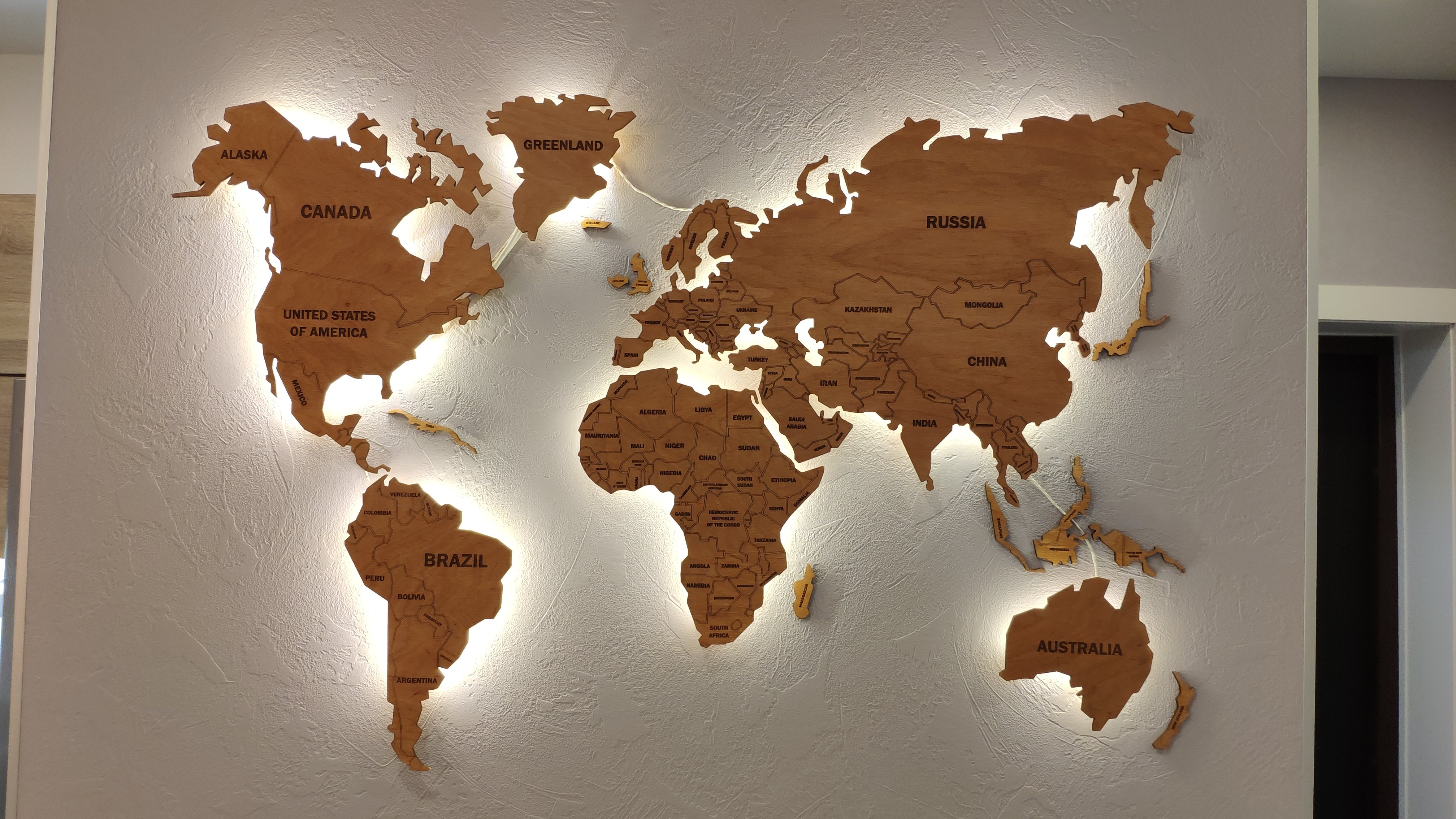 Полка в виде карты мира