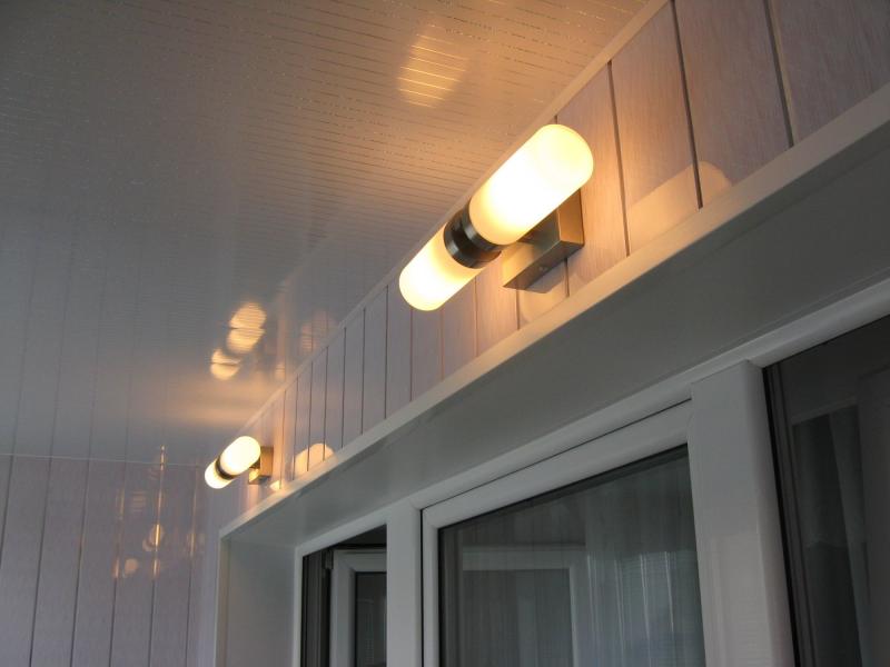 Освітлення на балконі - як обрати, види та поради