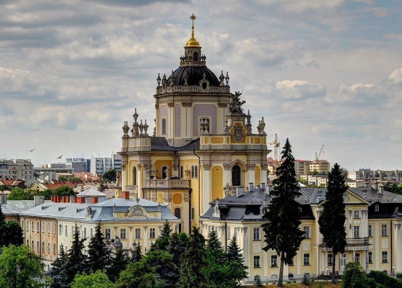 Во Львове в храме Святого Юра lviv-duhovnyj-sobor-sv-yura.jpg