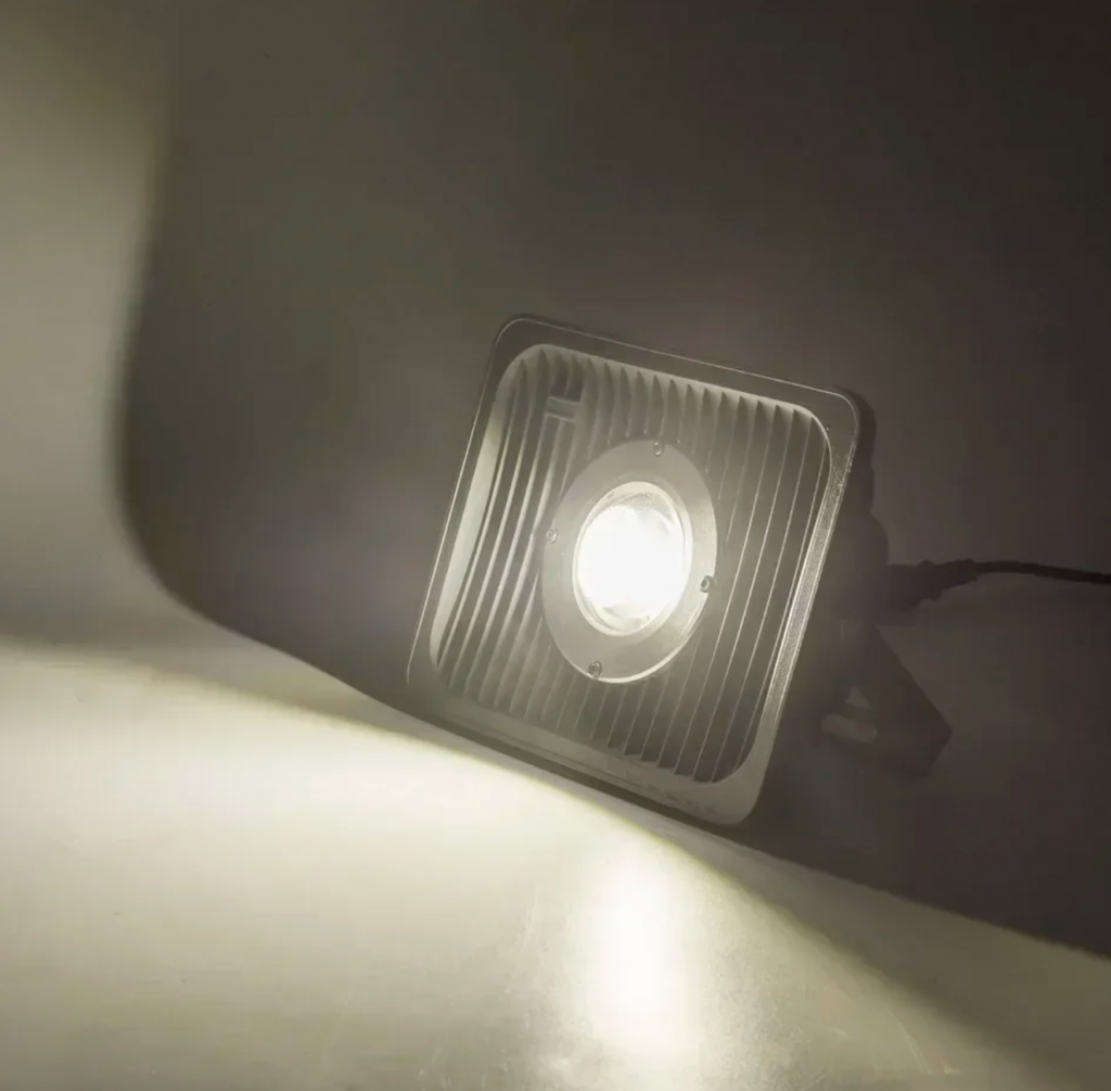 Угловые прожекторы малой мощности (для подсветки отдельных декоративных элементов) Снимок экрана 2025-09-24 в 14.29.18.png