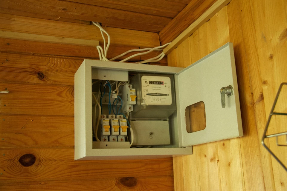 Проведення проводки в будинку своїми руками: з чого почати electroprodovka_chastniydom.jpg