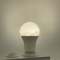 Світлодіодна LED лампа Velmax V-A70T 9W Е27 4100K з акумулятором 21-11-80