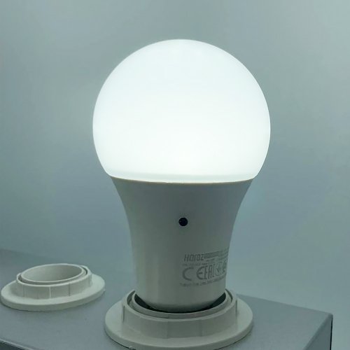 Світлодіодна LED лампа з датчиком світла Horoz DARK-10 A60 10W 6400К E27 001-068-0010-010