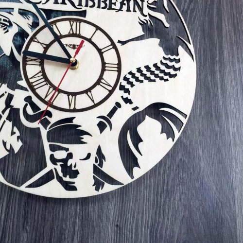 Часы настенные из натурального дерева 7Arts Пираты Карибского моря CL-0223