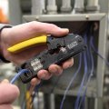 Обжимной инструмент Klein Tools для разъемов RJ45 и RJ11/RJ12 с функцией резки и зачистки кабеля KT-VDV226-107 Обжимной инструмент Klein Tools для разъемов RJ45 и RJ11/RJ12 с функцией резки и зачистки кабеля KT-VDV226-107