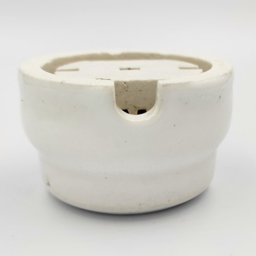 Розетка лофт накладна із заземленням RE керамічна біла ER-13-18