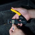 Обжимной инструмент Klein Tools для разъемов RJ45 и RJ11/RJ12 с функцией резки и зачистки кабеля KT-VDV226-107 Обжимной инструмент Klein Tools для разъемов RJ45 и RJ11/RJ12 с функцией резки и зачистки кабеля KT-VDV226-107