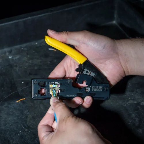Обжимной инструмент Klein Tools для разъемов RJ45 и RJ11/RJ12 с функцией резки и зачистки кабеля KT-VDV226-107