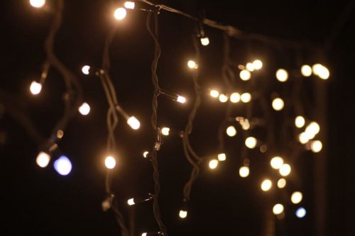 LED гірлянда Lumion Icicle light 120шт 2х0.9м теплий білий Flicker-120-WW