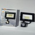 Світлодіодний LED прожектор Biom 20W 6200К IP65 220V з датчиком руху S6-SMD-20-Slim+Sensor